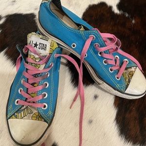 Converse shoes size 7
